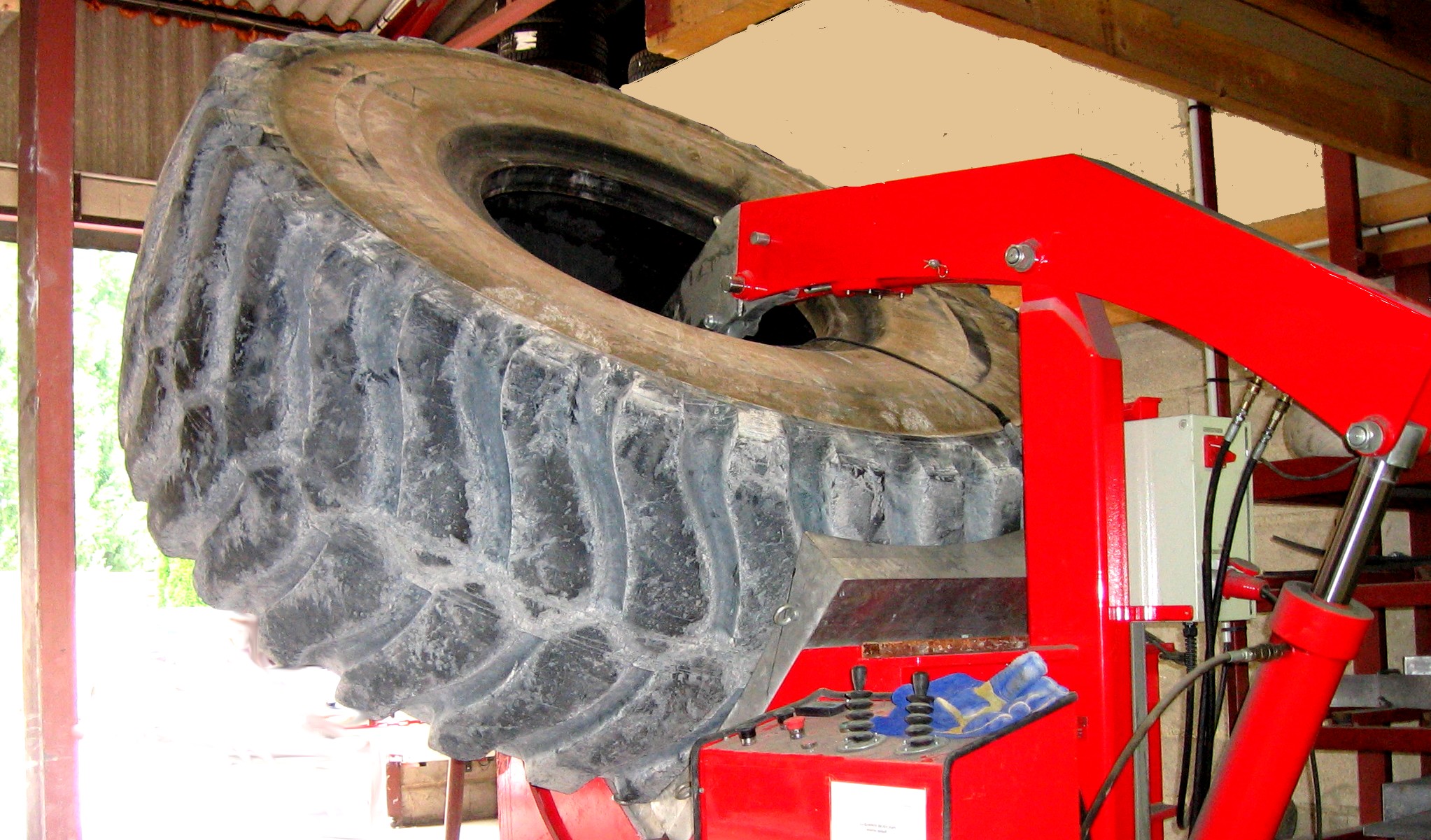 réparation à chaud ou vulcanisation des pneus proche de nimes - Vente de  pneus neufs et d'occasion à Montpellier - Comptoir du pneu 34